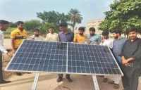 中国製太陽光が広げる「自家発電」　新興国のエネルギー構造を変革