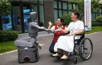 介護ロボットと家事サービスが支える新たな暮らし　山東省で民生向上を推進