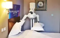 人型ロボット、ホテルの現場へ 「最難関」はスーツケース運び